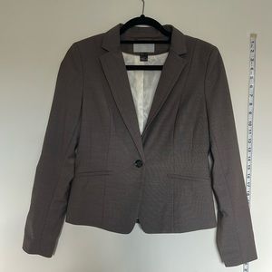 H&M grey blazer light shoulder pads, one button, 3 buttons on sleeves